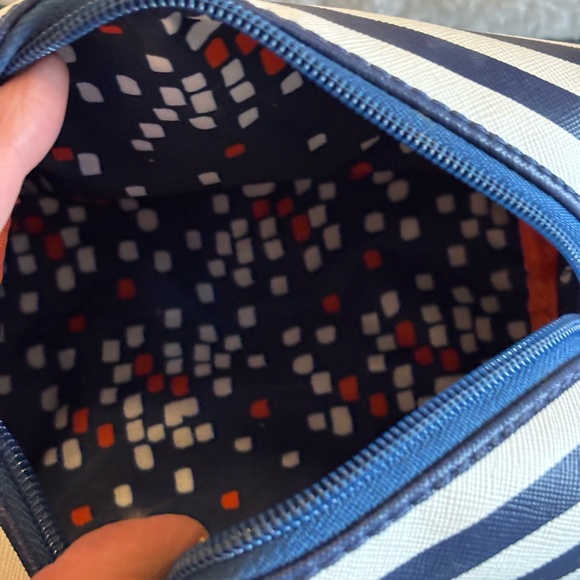 Stella&Dot Navy and White Striped Cosmetic Bag
BEST BUY EVER❤️❤️. - Picture 10 of 10